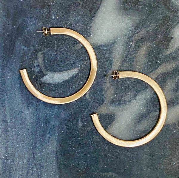 EY- Luxe Round Hoops